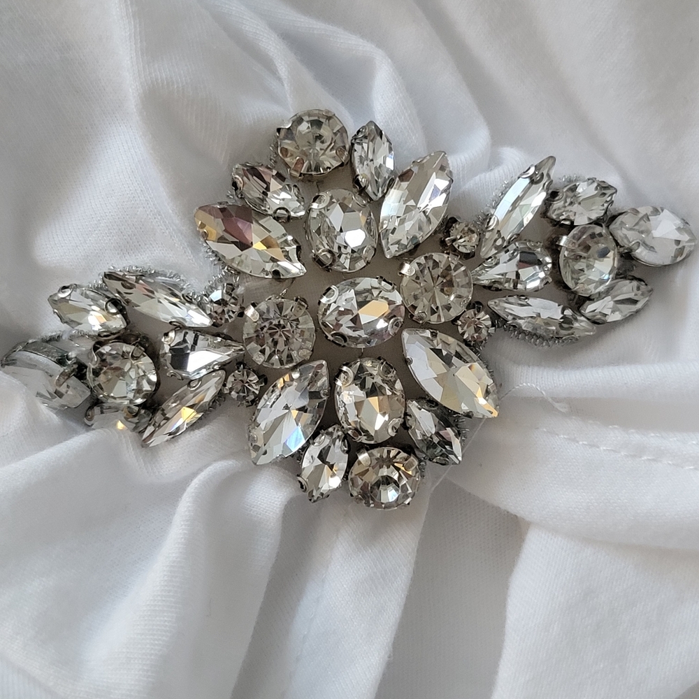NWT Express Asymmetrical Brooch Side Shirt White & Silver Jewel Accent Cotton XL - Picture 9 of 12